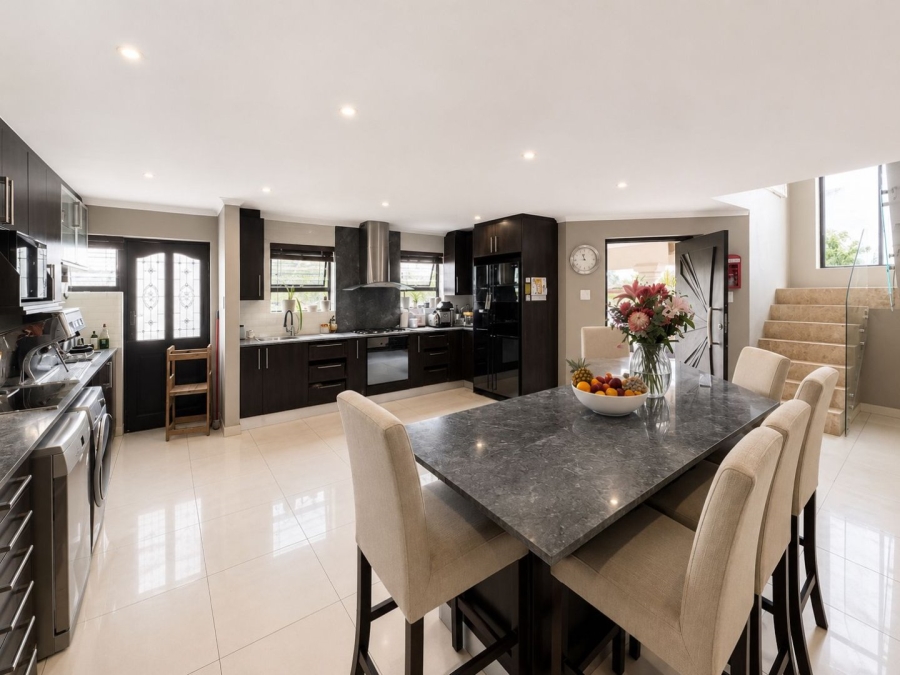 4 Bedroom Property for Sale in Flamingo Vlei Western Cape